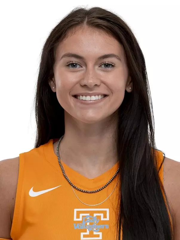 Lily Felts Headshot 2021