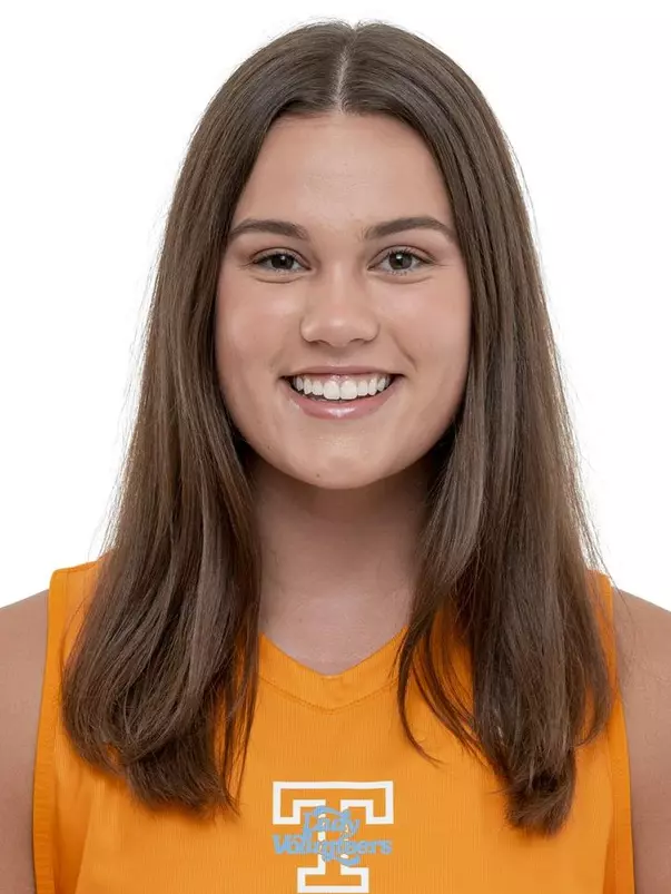 Ava Moes 2021 Headshot