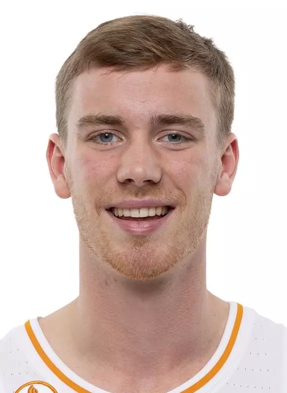 KNOXVILLE, TN - September 16, 2021 - Guard Kent Gilbert #21 of the Tennessee Volunteers portrait taken during 2021 Photo Day at Pratt Pavilion in Knoxville, TN. Photo By Andrew Ferguson/Tennessee Athletics