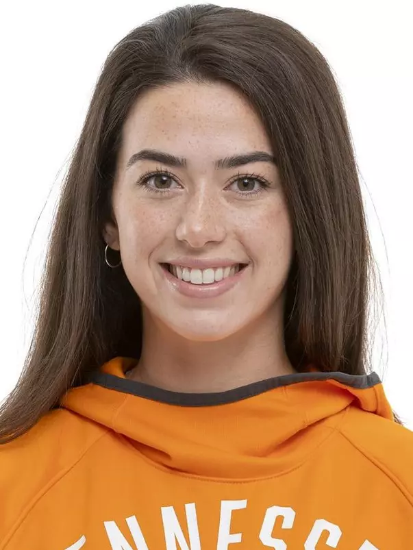 Caroline Lewis Headshot