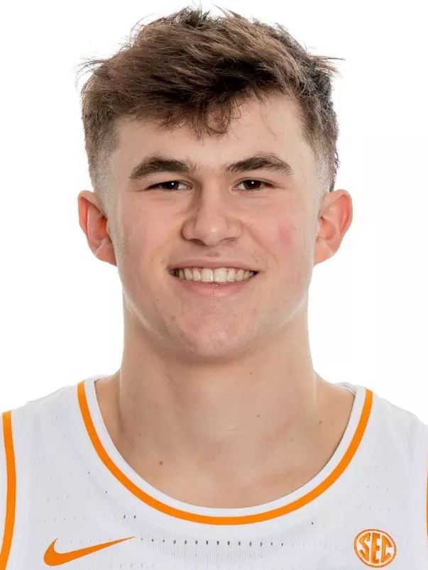 KNOXVILLE, TN - October 04, 2022 - Guard Evan Shiflet #3 of the Tennessee Volunteers portrait taken in Knoxville, TN. Photo By Andrew Ferguson/Tennessee Athletics