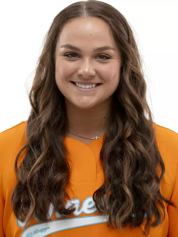 Kelcy Leach headshot