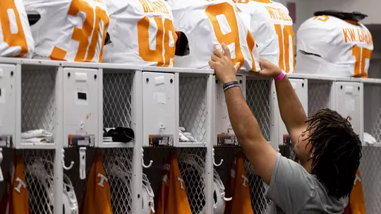 Holloway III Forges Own Path on Rocky Top