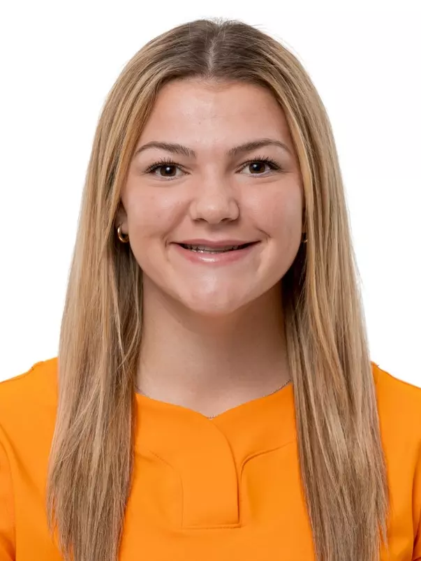 Ella Dodge Headshot 24