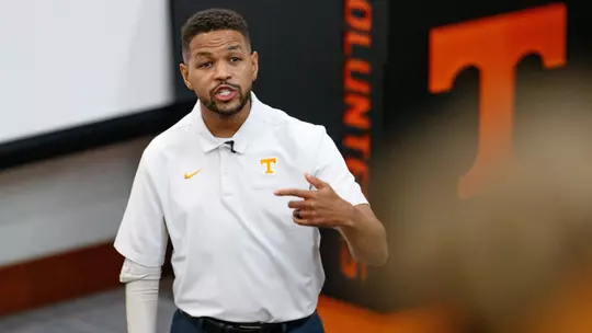 CONTRIBUTE: VFL Inky Johnson Inspires The Next Generation of Volunteers