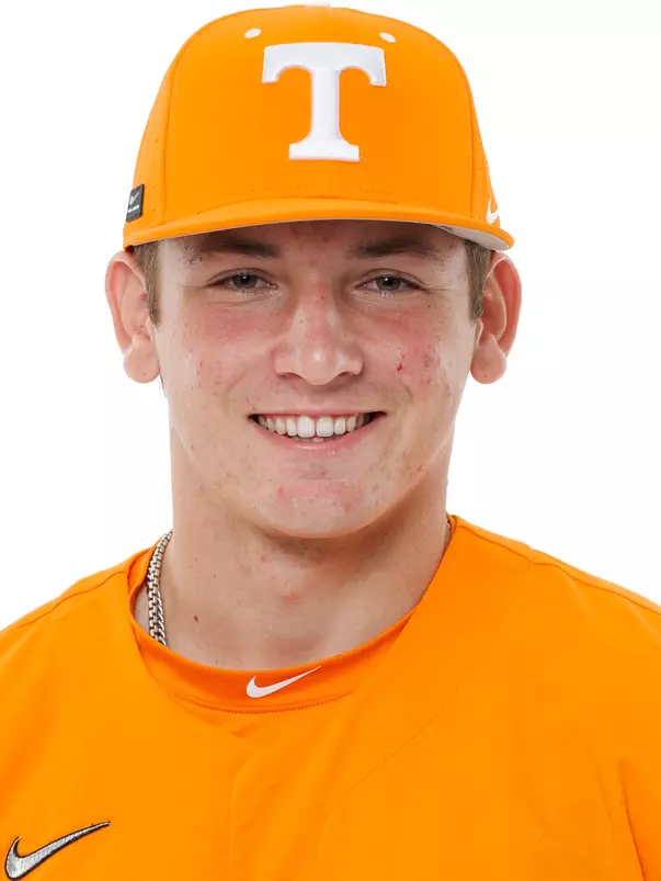 KNOXVILLE, TN - October 02, 2025 - Outfielder Nate Eisfelder #17 of the Tennessee Volunteers headshot taken in Knoxville, TN. Photo By Kate Luffman/Tennessee Athletics