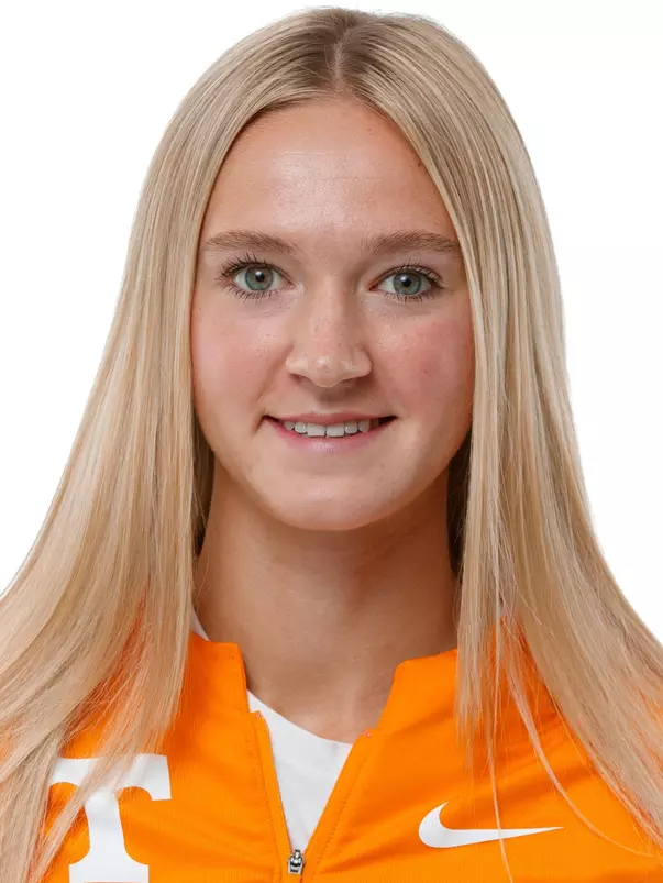 Amelia Wills headshot