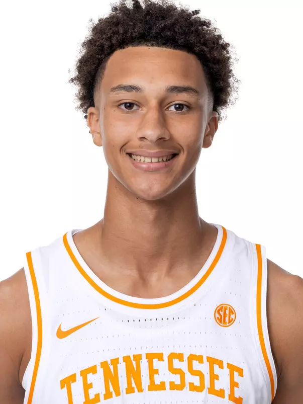 KNOXVILLE, TN - September 22, 2025 - Forward Nate Ament #10 of the Tennessee Volunteers portrait taken during photo day in Knoxville, TN. Photo By Andrew Ferguson/Tennessee Athletics