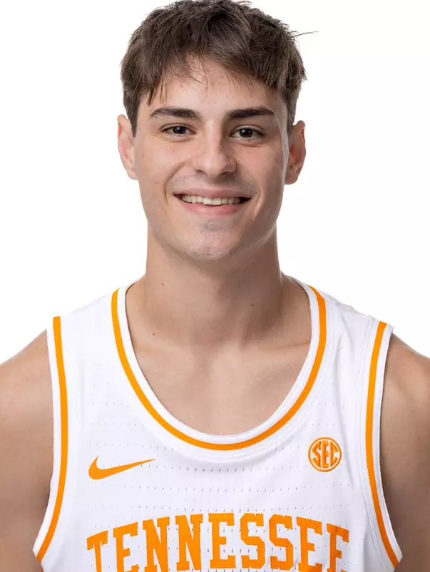 KNOXVILLE, TN - September 22, 2025 - Guard Gavin Paull #11 of the Tennessee Volunteers portrait taken during photo day in Knoxville, TN. Photo By Andrew Ferguson/Tennessee Athletics