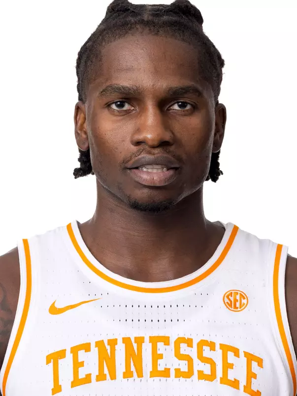 KNOXVILLE, TN - September 22, 2025 - Forward Felix Okpara #34 of the Tennessee Volunteers portrait taken during photo day in Knoxville, TN. Photo By Andrew Ferguson/Tennessee Athletics