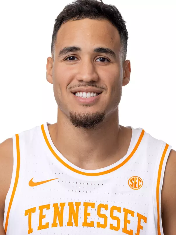 KNOXVILLE, TN - September 22, 2025 - Guard Ethan Burg #35 of the Tennessee Volunteers portrait taken during photo day in Knoxville, TN. Photo By Andrew Ferguson/Tennessee Athletics