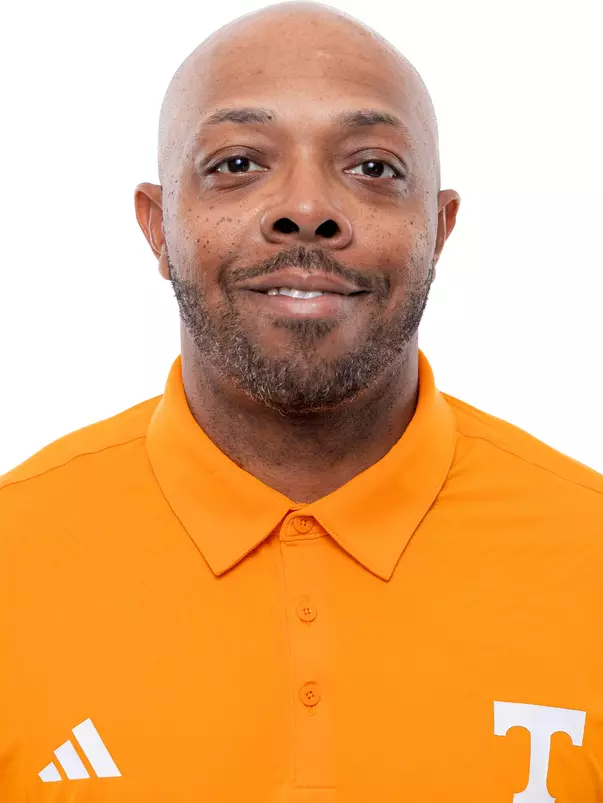 KNOXVILLE, TN - June 18, 2026 - Running Backs Coach De'Rail Sims of the Tennessee Volunteers headshot taken in Knoxville, TN. Photo By Andrew Ferguson/Tennessee Athletics