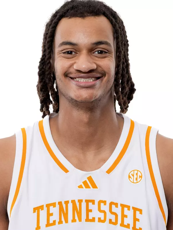 KNOXVILLE, TN - July 15, 2026 - Center Miles Rubin #25 of the Tennessee Volunteers headshot taken in Knoxville, TN. Photo By Andrew Ferguson/Tennessee Athletics