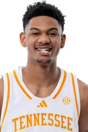 KNOXVILLE, TN - July 15, 2026 - Forward Chris Washington Jr. #33 of the Tennessee Volunteers headshot taken in Knoxville, TN. Photo By Andrew Ferguson/Tennessee Athletics