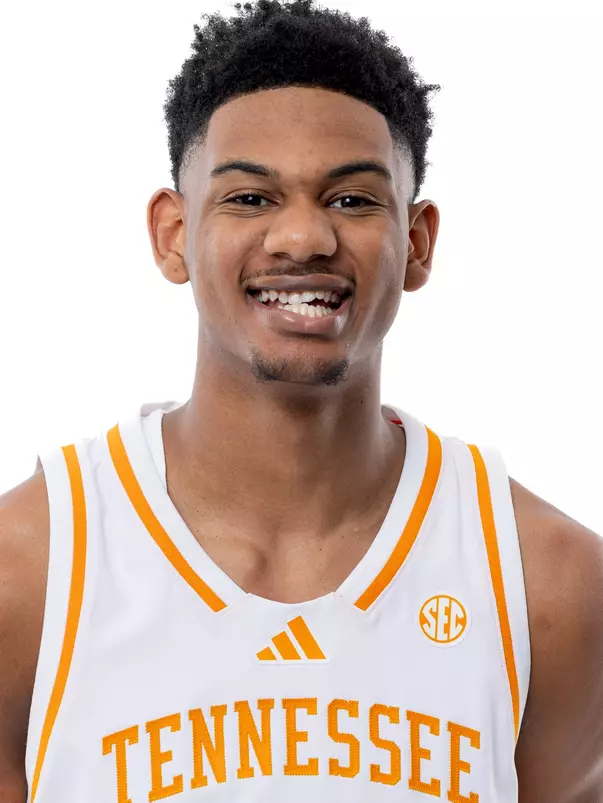 KNOXVILLE, TN - July 15, 2026 - Forward Chris Washington Jr. #33 of the Tennessee Volunteers headshot taken in Knoxville, TN. Photo By Andrew Ferguson/Tennessee Athletics