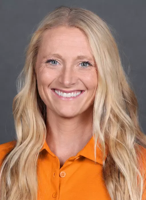 Baylee Mires Headshot