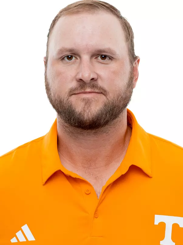 KNOXVILLE, TN - July 28, 2026 - Tight Ends Coach Alec Abeln of the Tennessee Volunteers headshot taken in Knoxville, TN. Photo By Andrew Ferguson/Tennessee Athletics