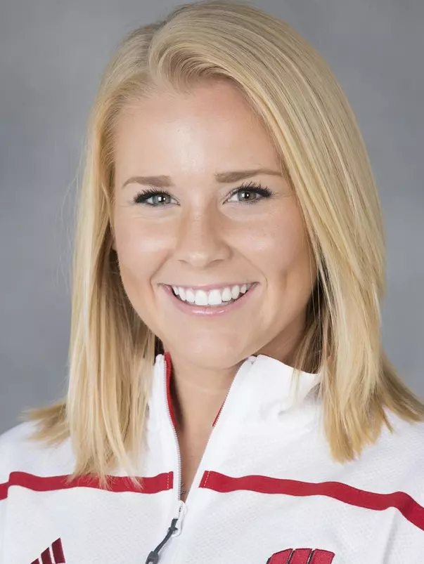 Macy Oswald headshot