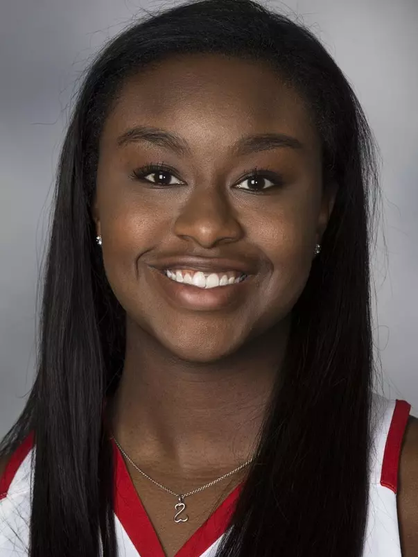 Roichelle Marble Head Shot