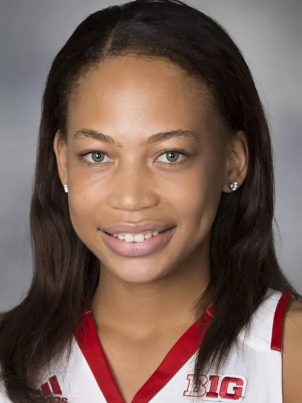 Cayla McMorris Head Shot