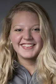 Olivia Oaks Headshot