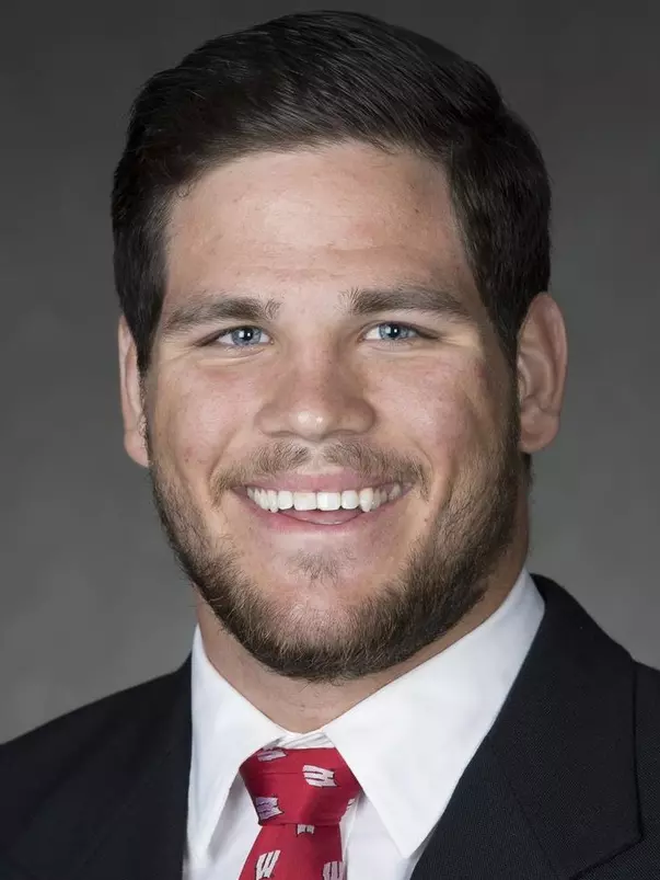 Hunter Ritter headshot in suit