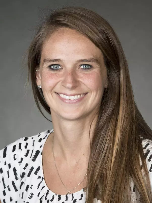 Lindsey Brinza 2017 headshot