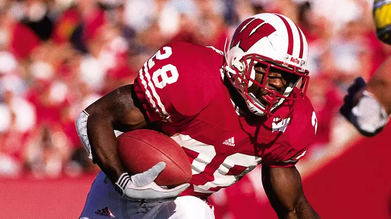 University of Wisconsin runningback (28) Anthony Davis during the Iowa game at Camp Randall Stadium, Madison, Wisconsin on 11/3/01. Wisconsin beat Iowa 34-28.