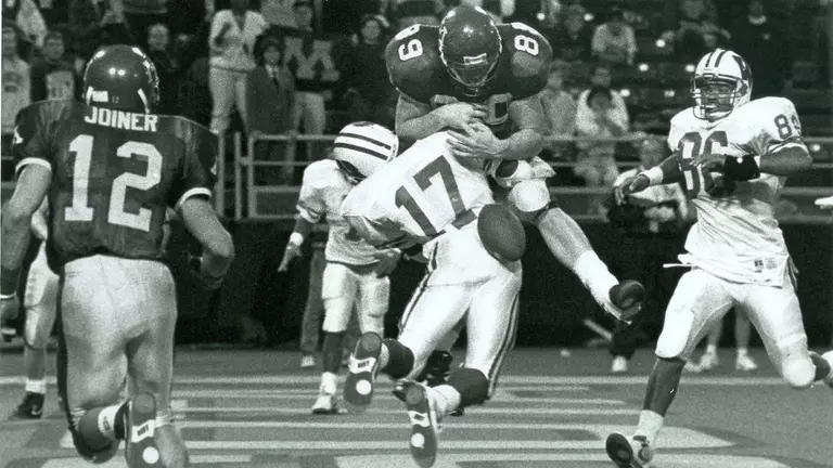 Melvin Tucker tackling Minnesota football tight end 1991