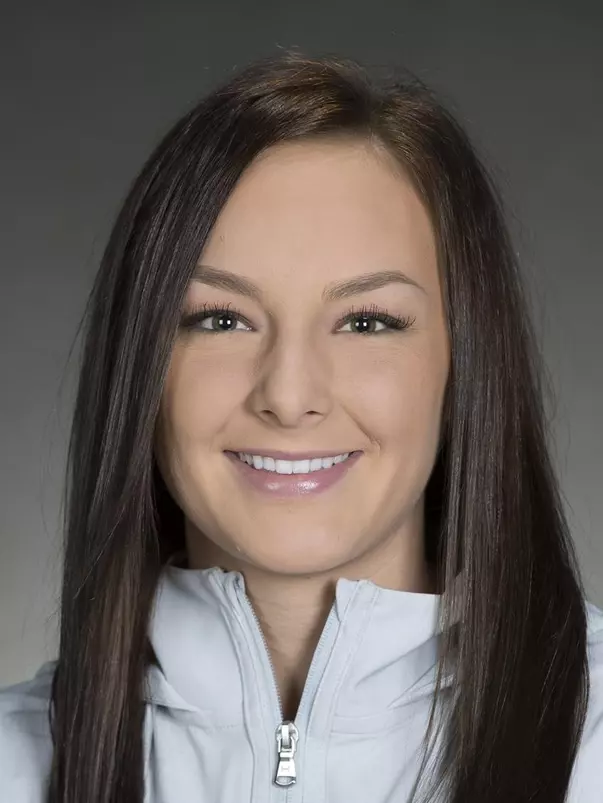 Savanna Carlson Headshot 2019-20