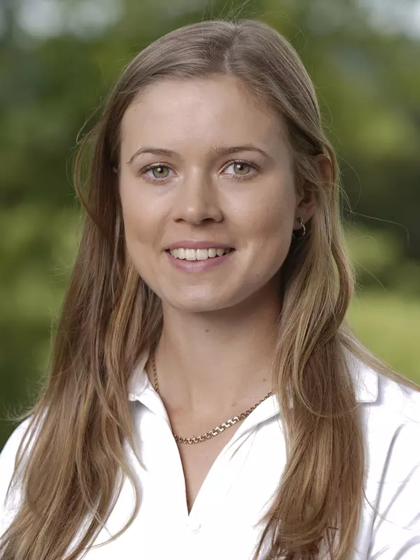 Eloise Healey Headshot