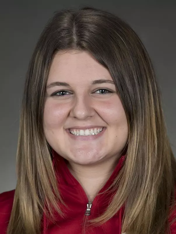 Caitlin Schneider headshot