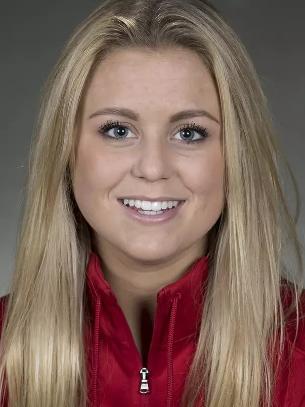 Brette Pettet headshot