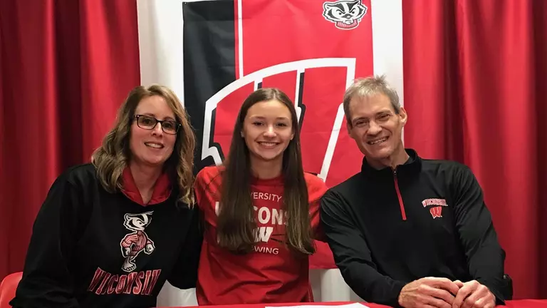 Women’s rowing welcomes 14 to Class of 2024