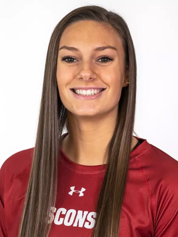 Izzy Ashburn head shot