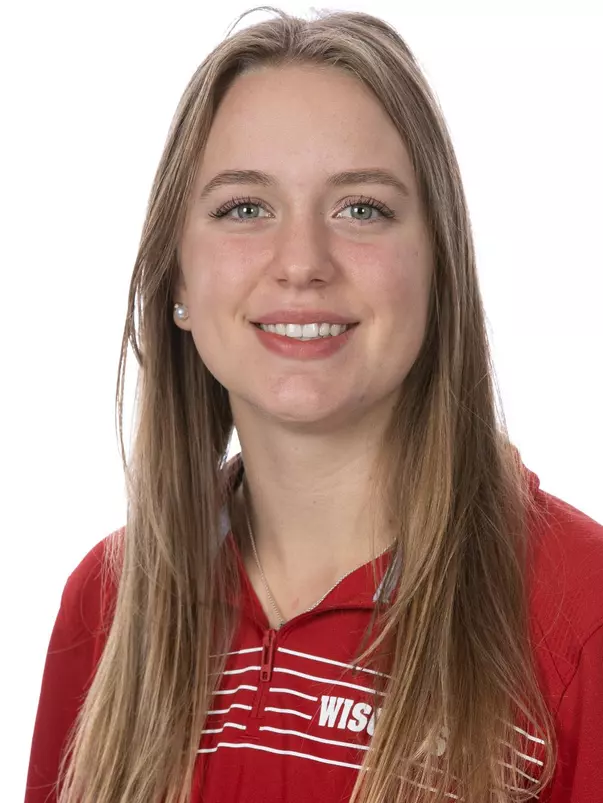 Elizabeth Moore head shot 2022