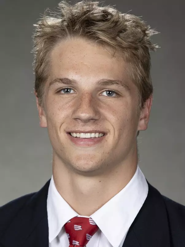 Cole Toennies, Wisconsin football headshot 2022