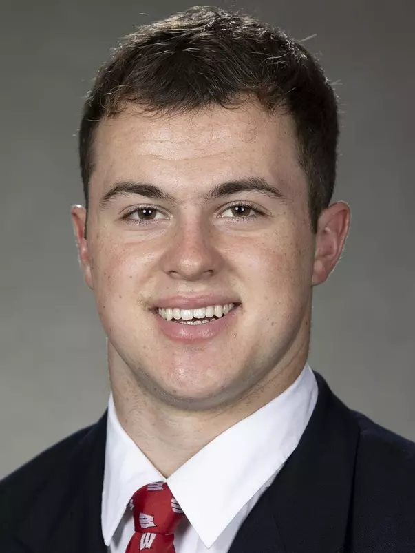 Cade Yacamelli, Wisconsin football headshot 2022