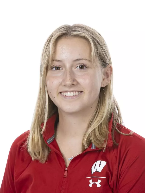 Headshot of Chloe Baker of the Wisconsin Badgers women’s hockey team, Tuesday, Sept. 6, 2022 in Madison, Wis. Photo by David Stluka/Wisconsin Athletic Communications)