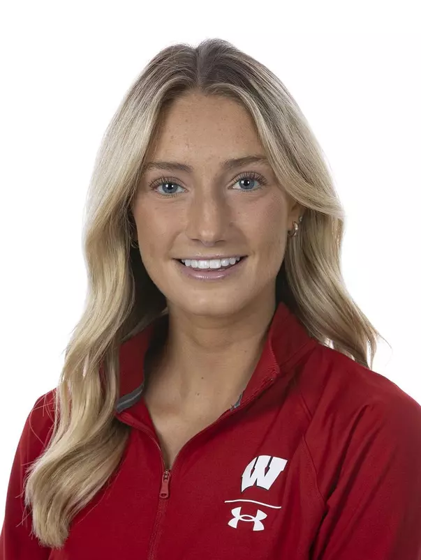 Headshot of Grace Shirley of the Wisconsin Badgers women’s hockey team, Tuesday, Sept. 6, 2022 in Madison, Wis. Photo by David Stluka/Wisconsin Athletic Communications)