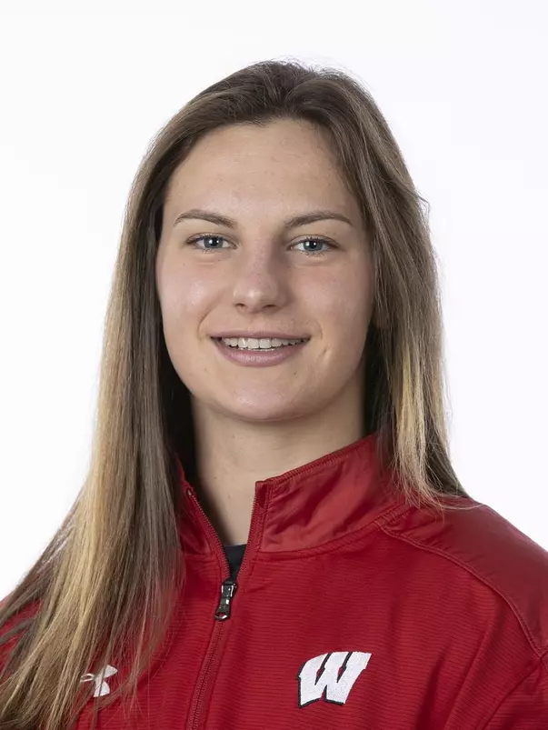 Headshot of Lacey Eden of the Wisconsin Badgers Women’s Hockey Team, Tuesday, Sept. 13, 2022 in Madison, Wis. Photo by David Stluka/Wisconsin Athletic Communications)