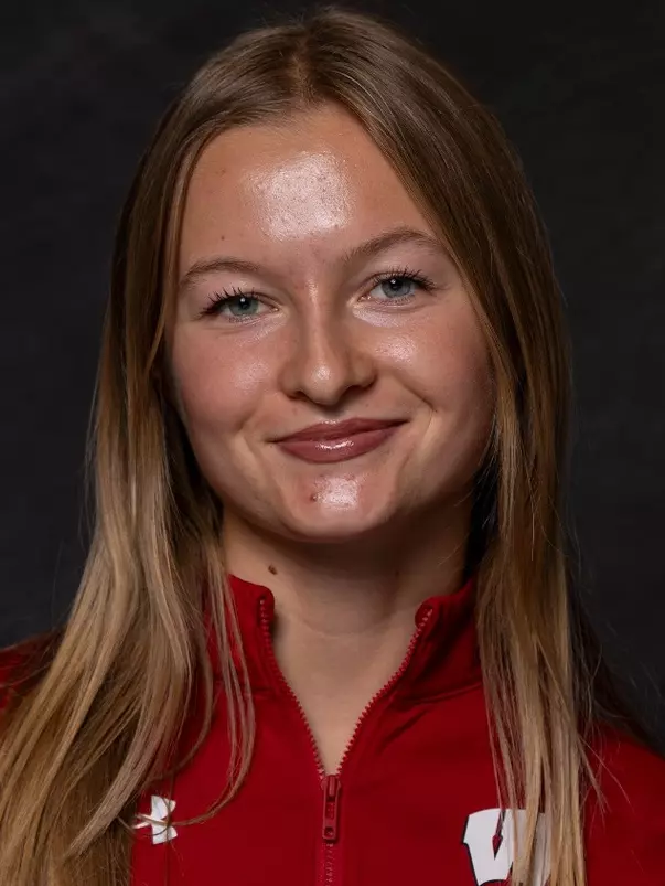 Karina Janik Headshot 2023-24