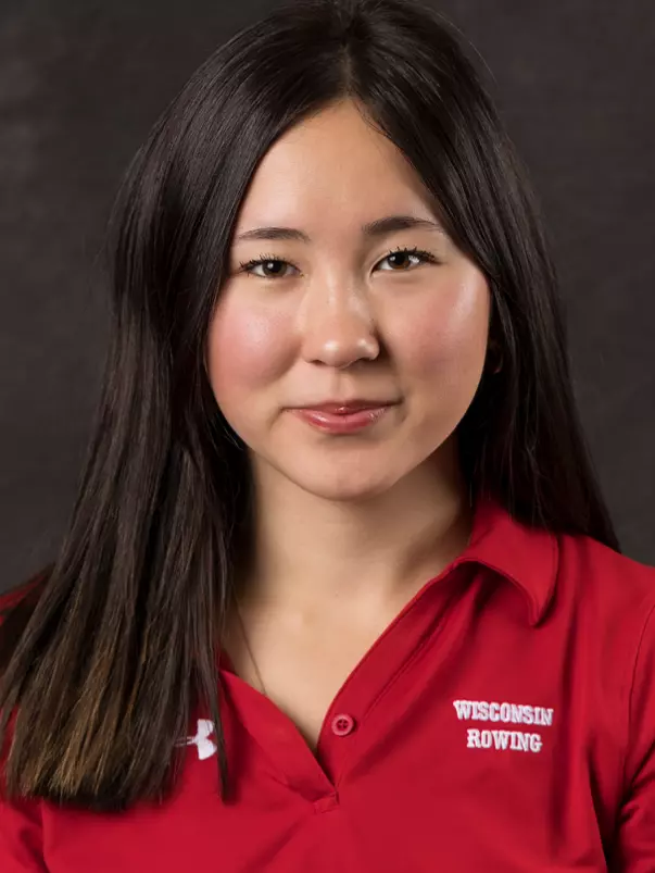 Carly Banker head shot