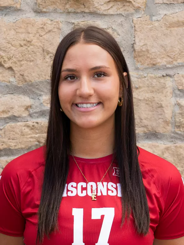 Ella Wrobel Headshot 23