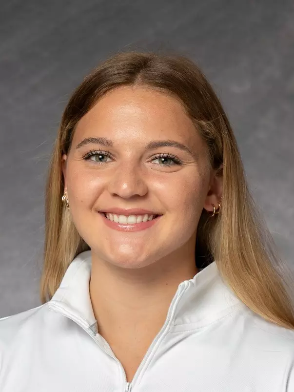 Abby Carlson Headshot