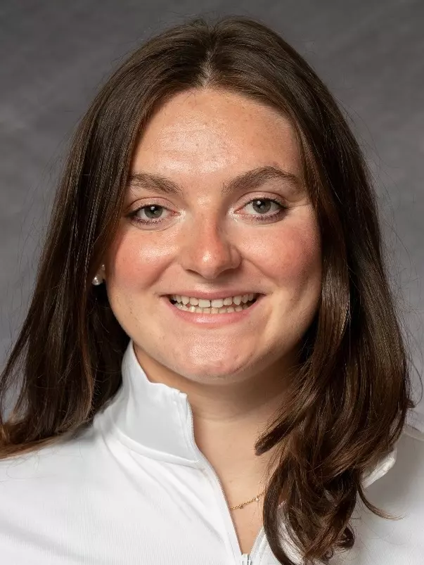 Emily Ecker Headshot