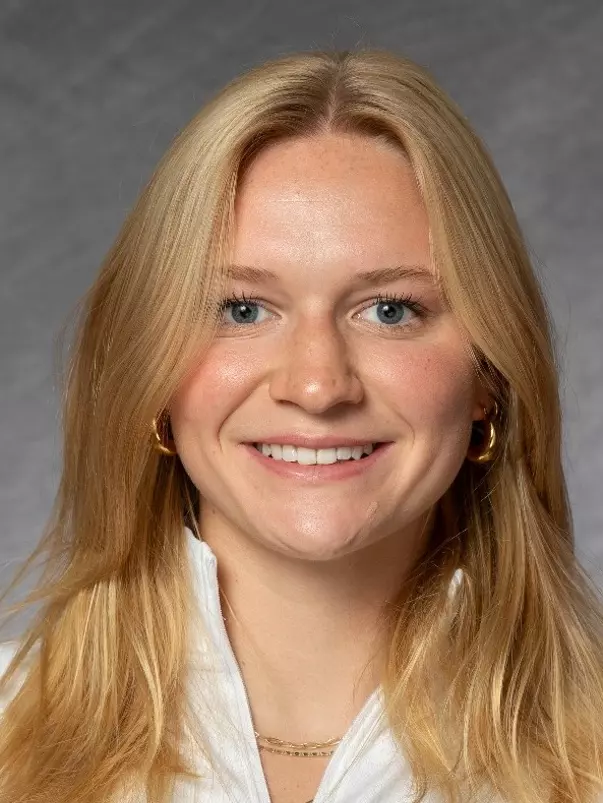 Isabelle Enz Headshot