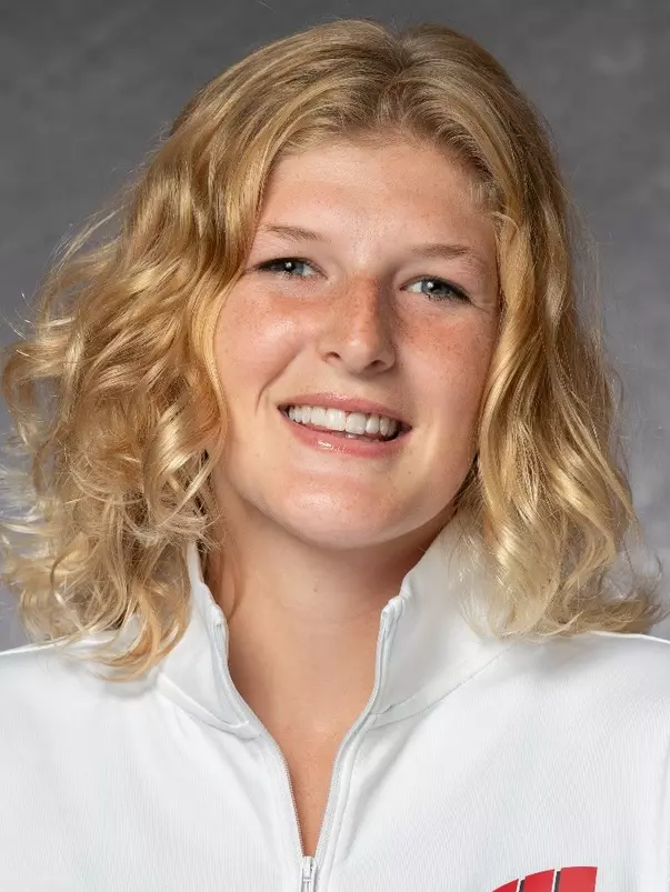 Molly Hampton Headshot