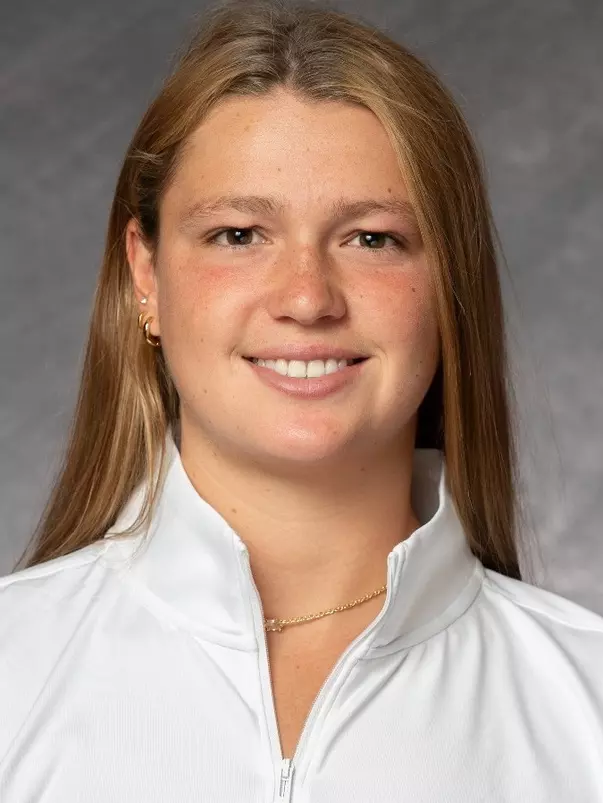 Phoebe Bacon Headshot