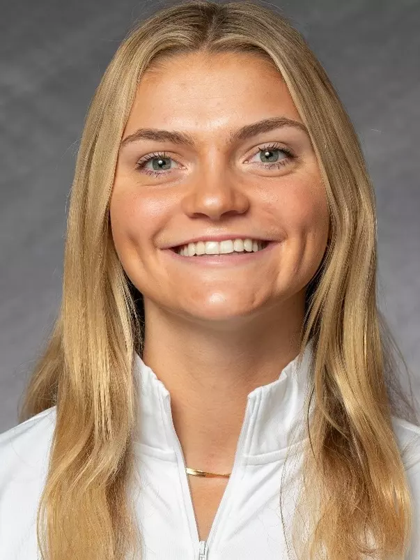 Anna Teduits Headshot